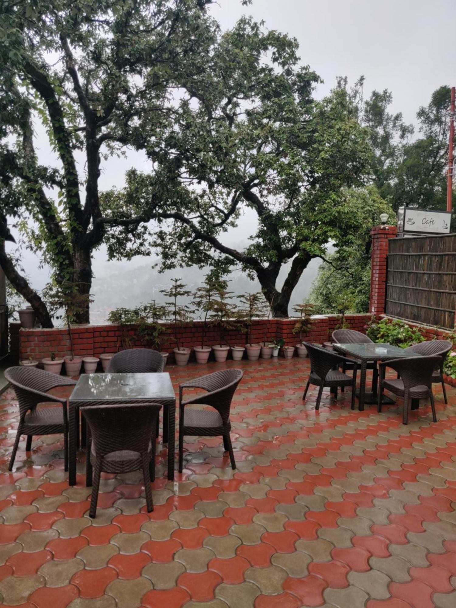 The Oaktree House Hotel Shimla Exterior photo